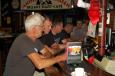 aan de bar